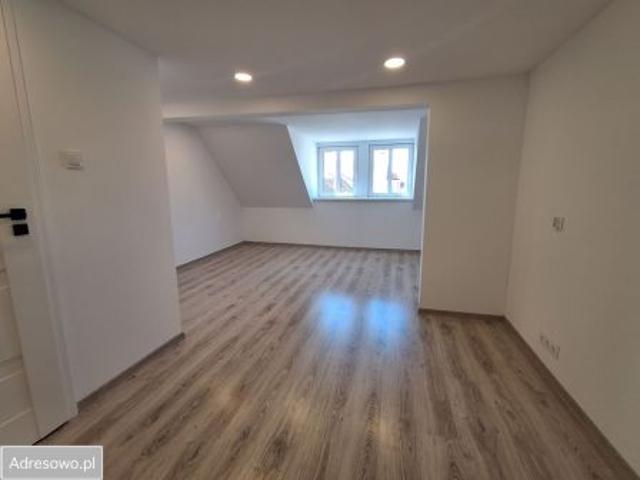 Bezpośrednio, Oleśnica, Centrum, rynek Rynek, 58 m² Mieszkanie