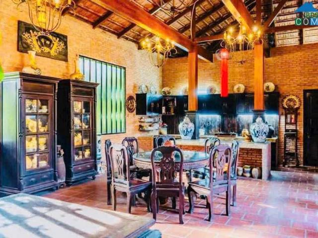 Biệt phủ gỗ của nghệ sĩ Hoàng Mập với Dt 1600m2, toàn bằng gỗ Lim và Linh đàn, để lại hết Nt Gỗ