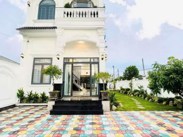 Biệt thự đẹp dt 300m2 Tân Hiệp, Hóc Môn giá 8,66 tỷ