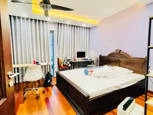 Biệt thự sân vườn lô góc, trung tâm Đống Đa – Hoàng Cầu, 114m2, 6 tầng, thang máy, khu VIP đẳng cấp