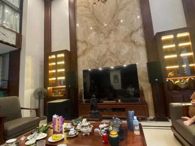 Biệt thự Sân vườn Nguyễn Xiển, Thanh Xuân, 220m2 3T Thang máy MT 10m, Chỉ 52.5 Tỷ ️