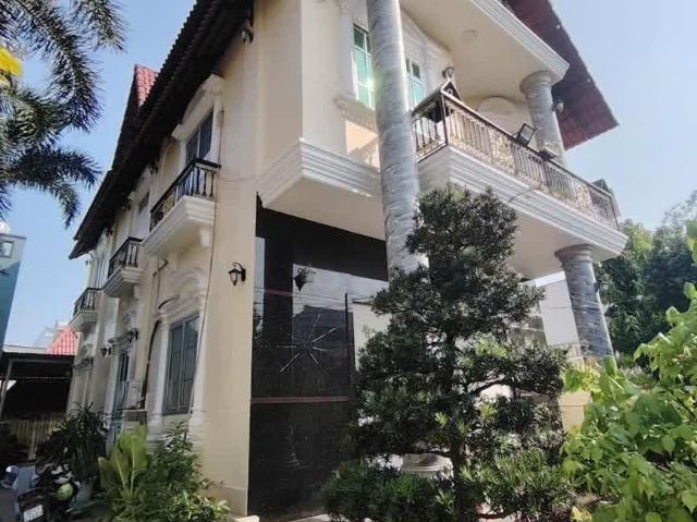 Biệt Thự Vườn Đẹp 3 Tầng 12 Tỷ – Nguyễn Bình TT Nhà Bè – Xe Hơi Vào Tận Nhà
