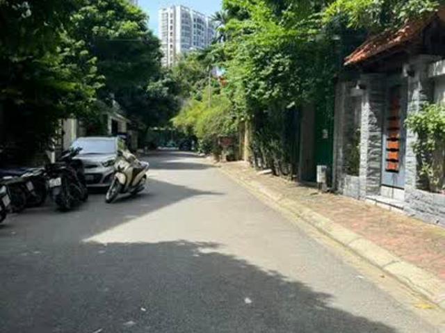 Biệt Thự VIP Trần Kim Xuyến, KĐT mới Yên Hòa, 120m2 5T MT 10m, Chỉ 55 Tỷ ️
