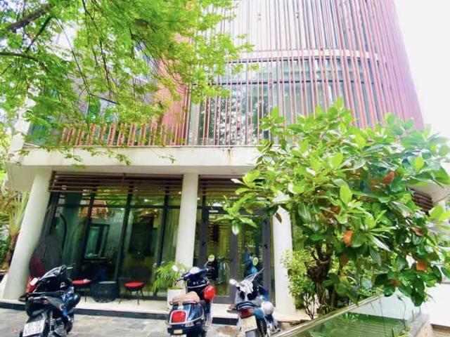Biệt Thự VIP KĐT Dịch Vọng, 268m2 4T MT 16m, Siêu Đẹp Tặng Nội Thất 20 Tỷ, Chỉ 72 Tỷ ️