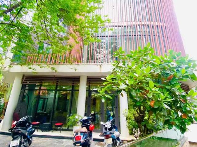 Biệt Thự VIP KĐT Dịch Vọng, 268m2 4T MT 16m, Siêu Đẹp Tặng Nội Thất 20 Tỷ, Chỉ 72 Tỷ ️