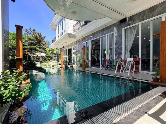 Biệt Thự 4 Phòng Ngủ Euro Village Có Hồ Bơi Lớn | D615