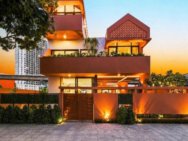Biệt Thự 5 Phòng Ngủ Có Hồ Bơi Gần Cầu Thuận Phước | D705