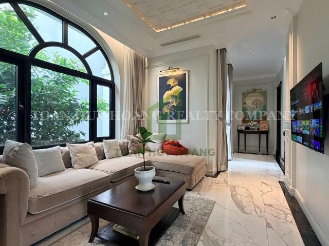 Biệt Thự 5 Phòng Ngủ Euro Village 2 Cổ Điển | D570
