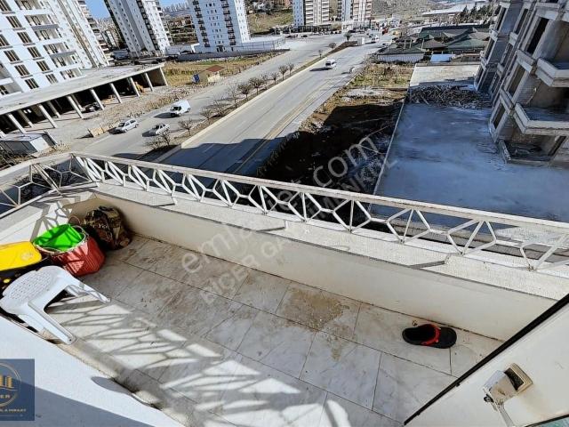 Biçer'den Yakacık'da Yunus Market Paralelinde Bulvar Cephe 3+1!