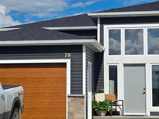Bi level Home For Sale Winkler