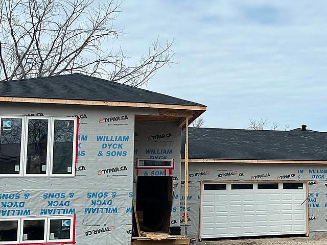 Bi level Style Condo Home W/basement And Double Attached Garage