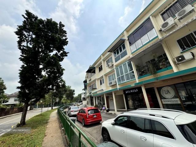 Binjai Park D21, Apartment