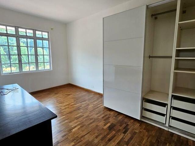 Binjai Park D21, Semi