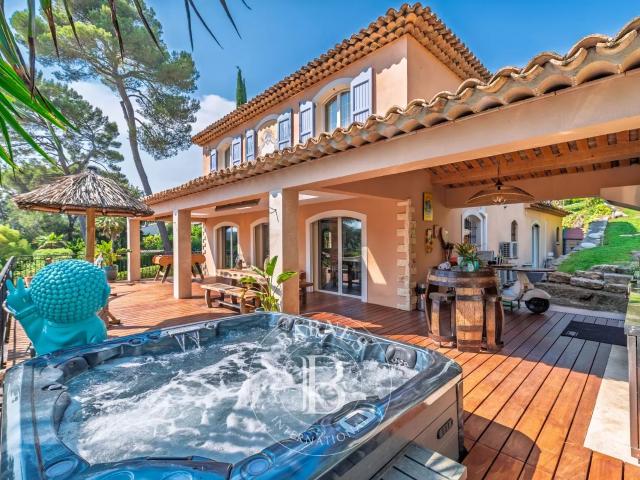 BIOT Bois Fleuri Villa au calme avec piscine