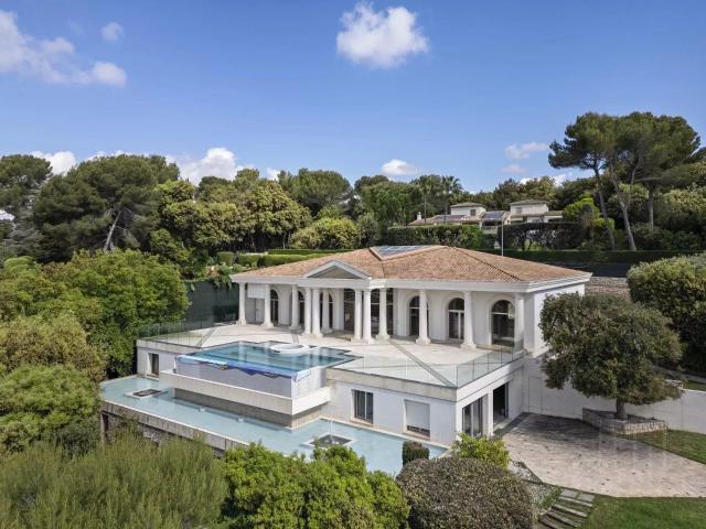 Biot: Propriete unique de plus de 1 300m2 avec vue mer 1300m² Biot