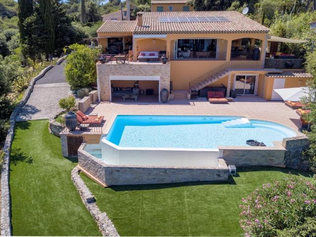 Biot: quartier résidentiel, au calme, dans un domaine fermé. 300m² Biot