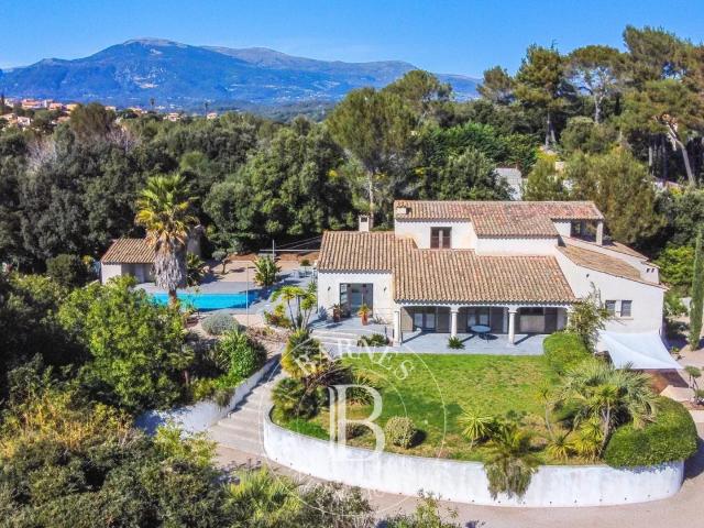 Biot résidentiel Villa provençale rénovée – 5 suites, piscine, pool house, studio indépendant