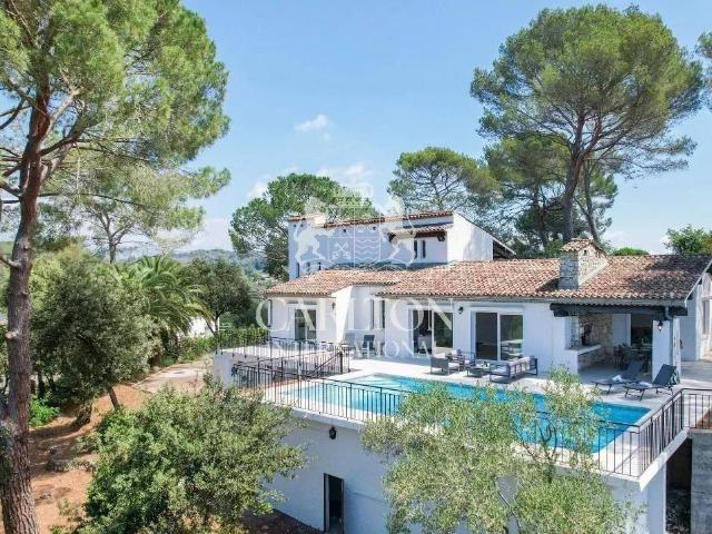 Biot: Villa à l'intérieur contemporain de 6 chambres dans d. 331m² Biot