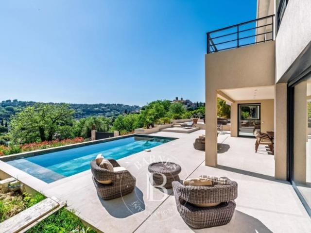 Biot Villa contemporaine neuve avec vue village, terrasses et piscine
