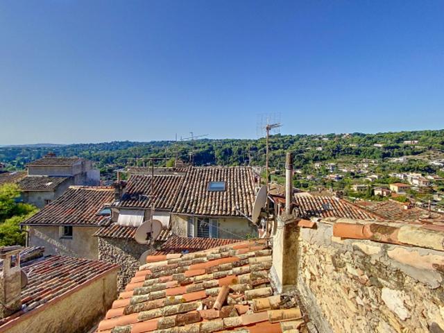 BIOT VILLAGE APPARTEMENT 2P RENOVE BEL APERCU MER