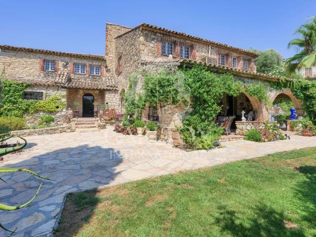 Biot Village: Authentique maison en pierres du 18ème avec v. 386m² Biot