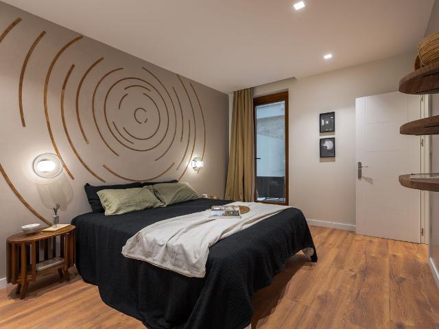 Bia 2 bedrooms and patio in Goya, Madrid Amsterdam Apartments for Rent