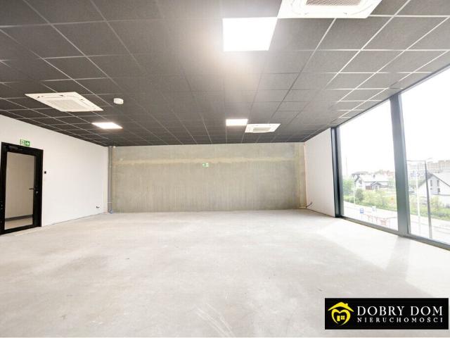 Nowoczesny lokal usługowy 83,77 m² z windą i parkingiem