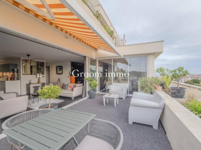 BIARRITZ Beaurivage superbe T3 avec terrasse et ascenseur, étage
