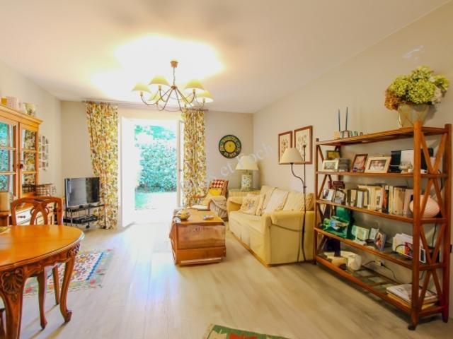 BIARRITZ CENTRE BEL APPARTEMENT– PROCHE MER ET HALLES TERRASSE – JARDIN – CAVE