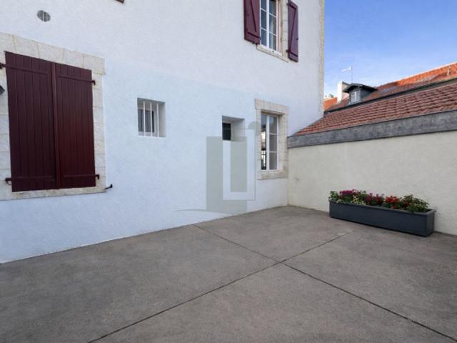 Biarritz centre, secteur Médiathèque: T3 avec cour privative