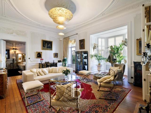 Biarritz Centre Ville, Elegant Appartement De 191,29 M² Avec. 191m² Biarritz