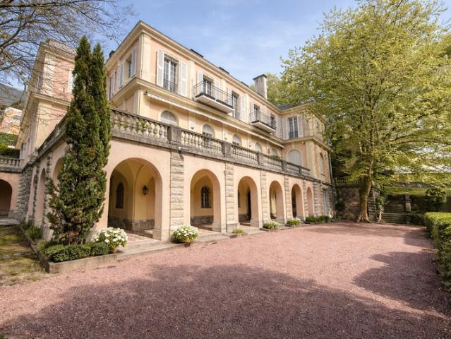 Biarritz – Élégance et prestige dans une demeure historique avec parc, piscine et tennis