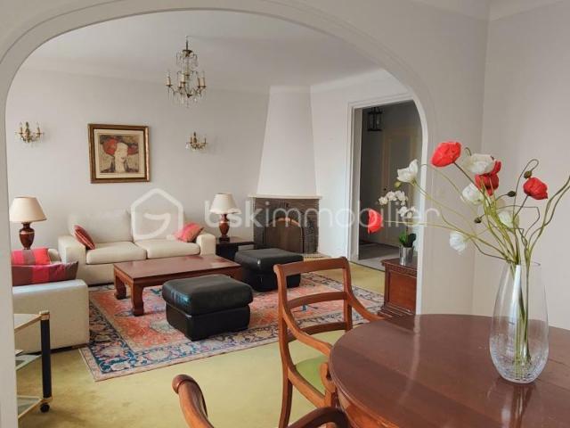 BIARRITZ HYPER CENTRE SPACIEUX APPARTEMENT TRAVERSANT 5 PIECES TOUT A PIED