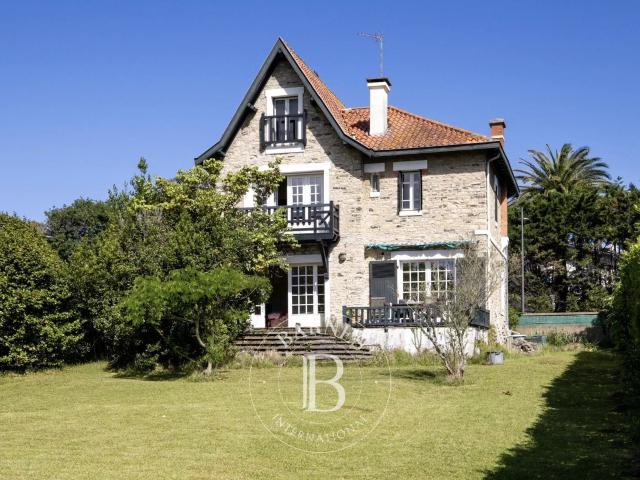 Biarritz Le Phare Elegante Maison Anglo Normande 150m² Anglet