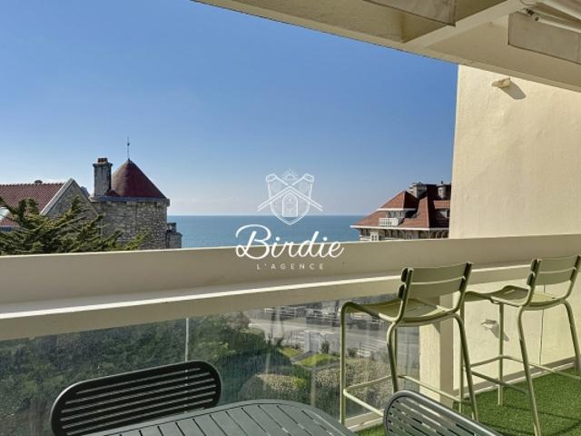 BIARRITZ PHARE: APPARTEMENT LUXUEUX VUE MER ET GOLF AVEC TERRASSE