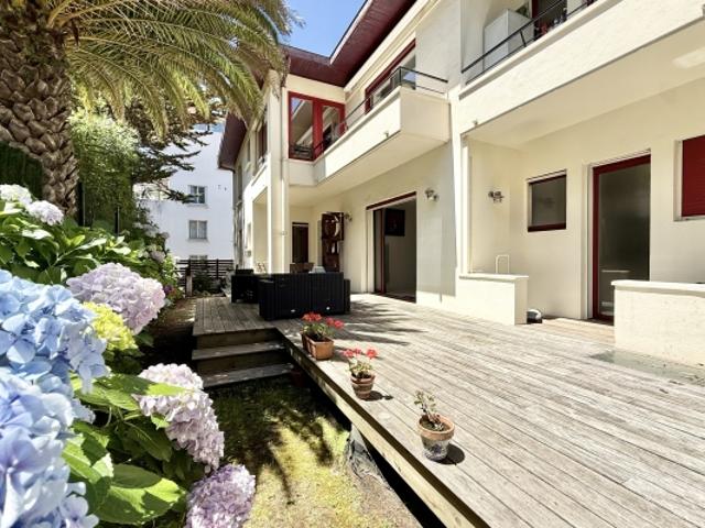 BIARRITZ PLAGE DU PORT VIEUX APPARTEMENT EXCEPTIONNEL AVEC JARDIN TERRASSE ET GARAGE