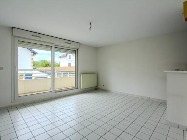 BIARRITZ – PROXIMITE CENTRE VILLE APPARTEMENT T2 BALCON CAVE PARKING