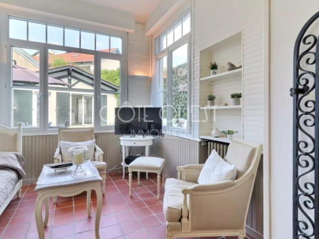 À vendre Biarritz proche Saint Charles Appartement de caractère avec jardin et studio