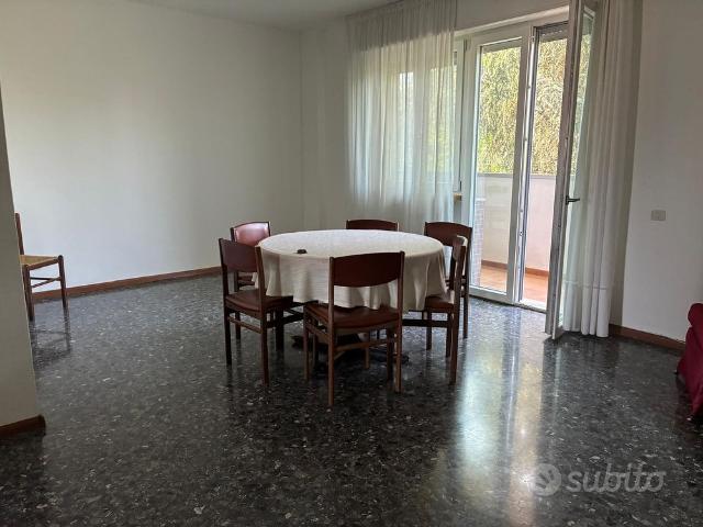Bicamere con studio in Via Monte Grappa