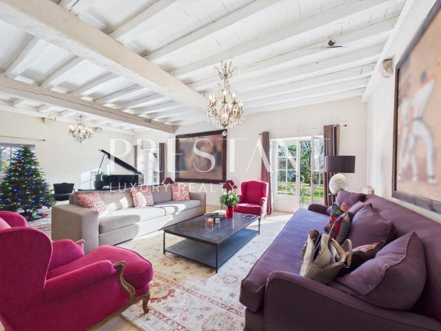 Maison familiale de 450 m2 avec piscine sur 3 hectares à Bid. 450m² Bidart