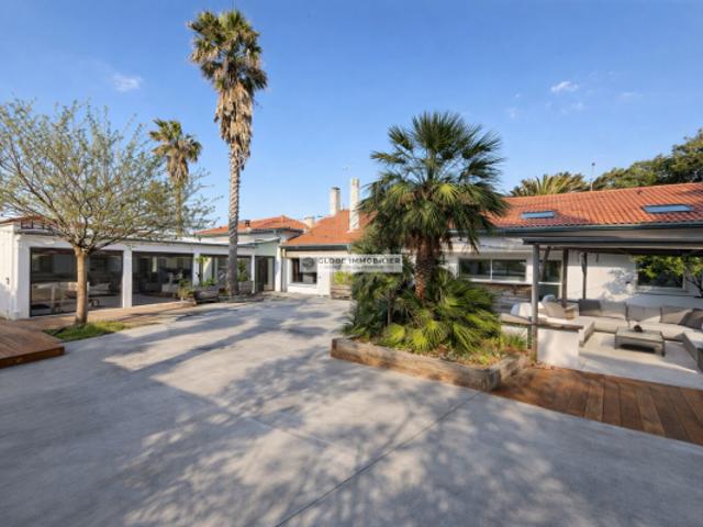 BIDART Proche plage d'Ilbarritz et Pavillon Royal.Ensemble immobilier de caractère 8 pièces 488 m2