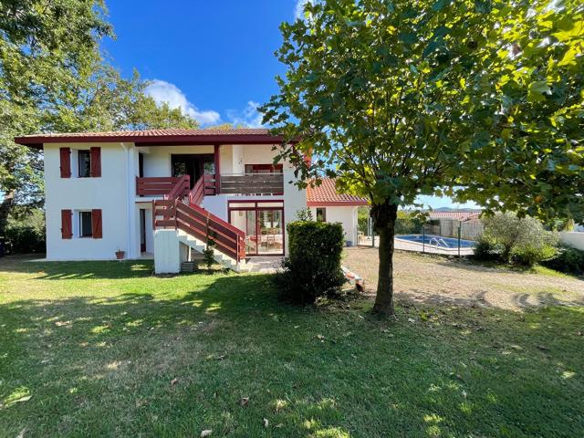 Bidart: Villa d'architecte avec vue montagnes et fort poten. 175m² Bidart