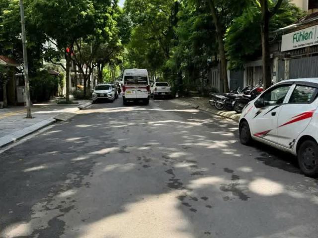 Biêt Thự Đơn Lập Vị Trí Cực Đẹp Phố Trần Kim Xuyến Trung Tâm Quận Cầu Giấy. Thang Máy Vị Trí