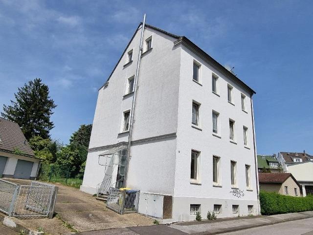 BIETERVERFAHREN ! PFLEGTES MEHRFAMILIENHAUS MIT GARTEN, DREI GARAGEN