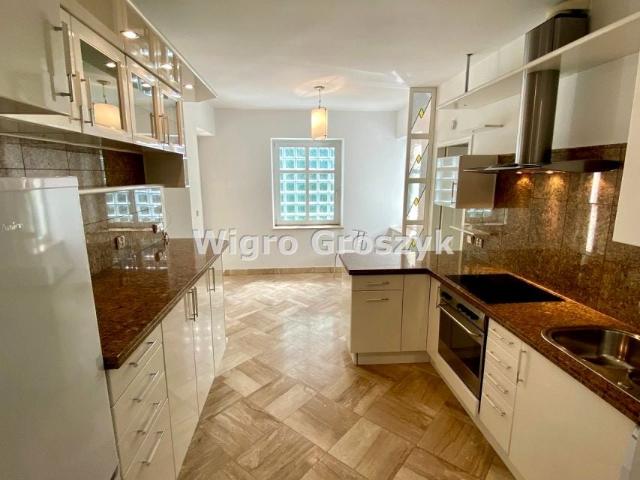 Biedronki 300 m², Warszawa