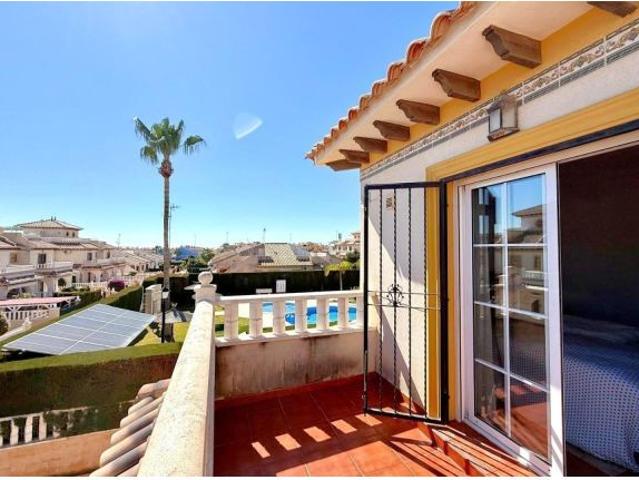 Bien mantenida villa quad en ubicación deseada Lomas de Cabo Roig