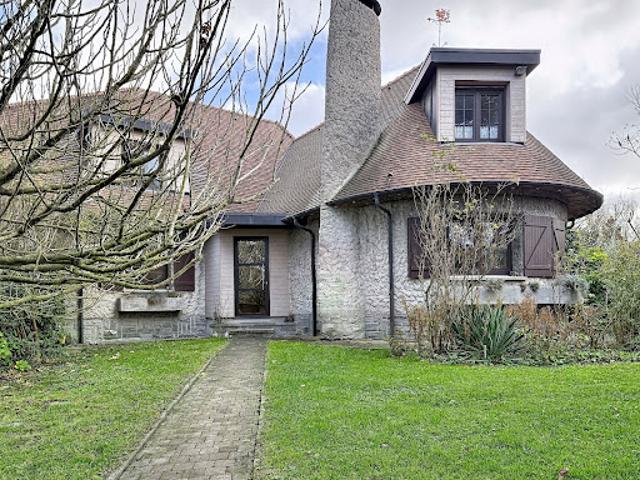 Bien atypique avec terrasse