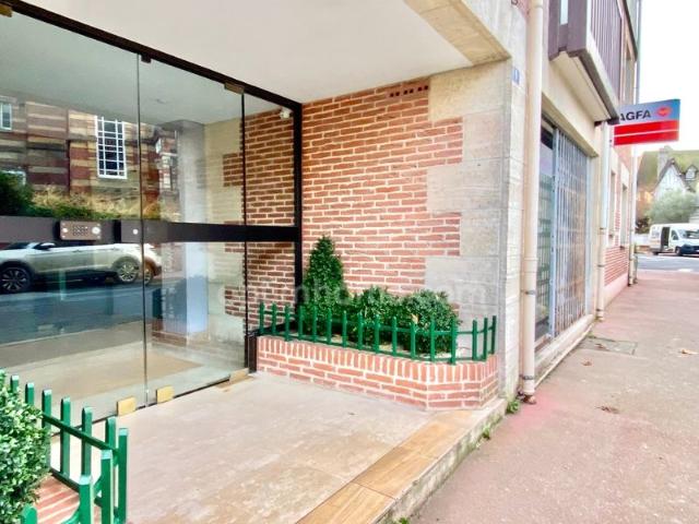 Bien atypique à fort potentiel Plein centre ville de Deauv. 63m² Deauville