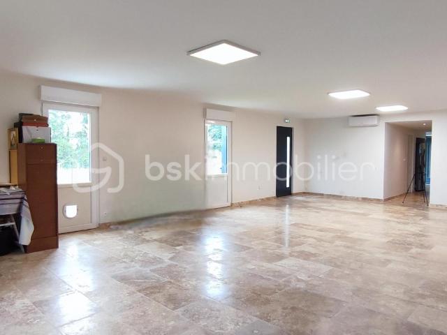 Bien avec bureaux commerciaux !