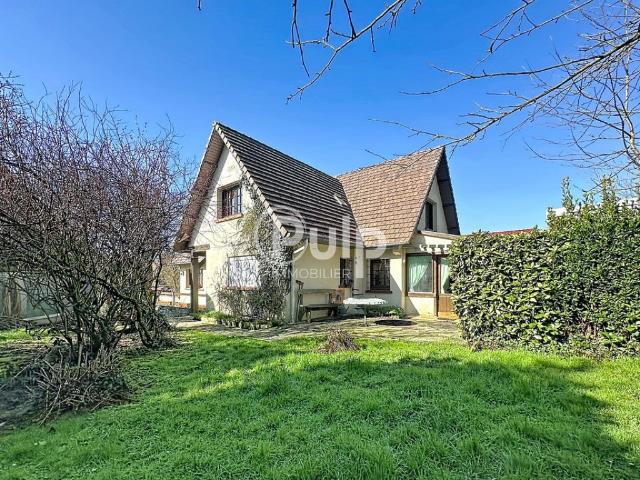 Maison beaux volumes sur grand terrain arboré